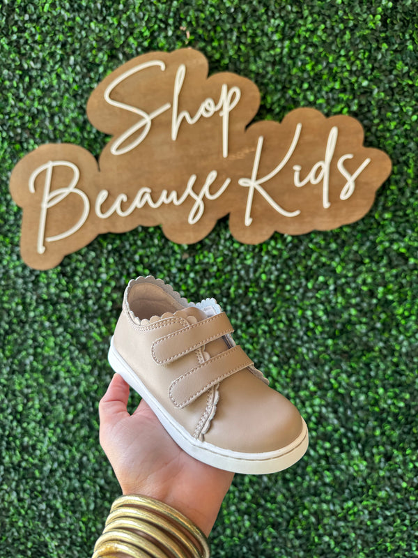 L'AMOUR- Caroline Scalloped Sneaker - Almond